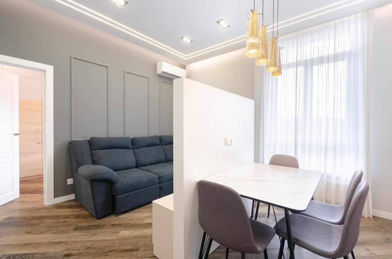 Petrovdom Ж38 In Luxury Apartments At 68 Zhylyanska Street,38 Perlyna キエフ エクステリア 写真