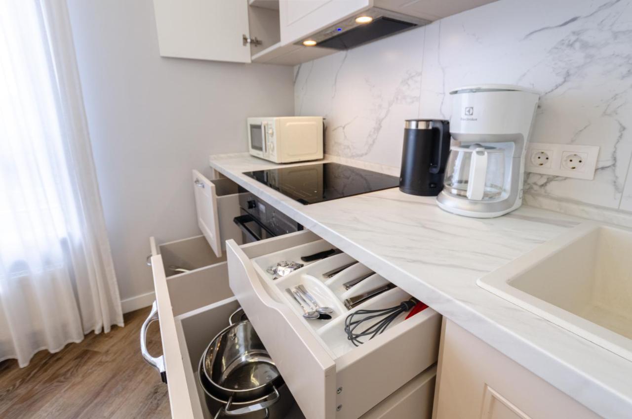 Petrovdom Ж38 In Luxury Apartments At 68 Zhylyanska Street,38 Perlyna キエフ エクステリア 写真