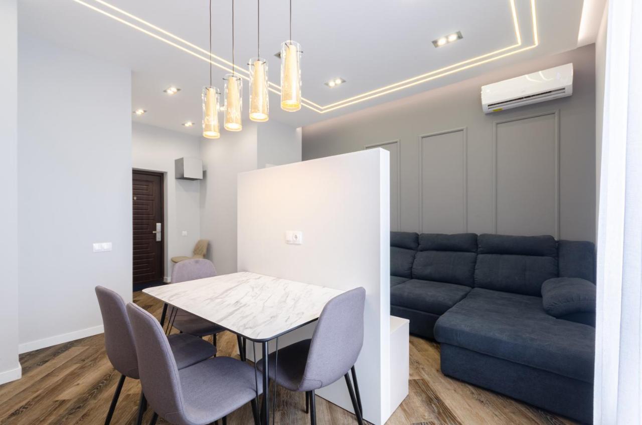 Petrovdom Ж38 In Luxury Apartments At 68 Zhylyanska Street,38 Perlyna キエフ エクステリア 写真