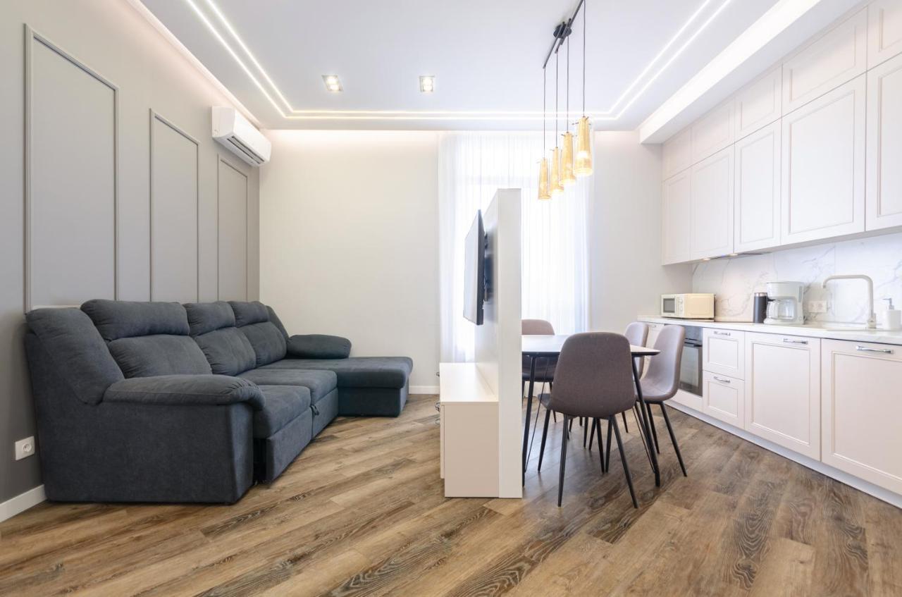 Petrovdom Ж38 In Luxury Apartments At 68 Zhylyanska Street,38 Perlyna キエフ エクステリア 写真
