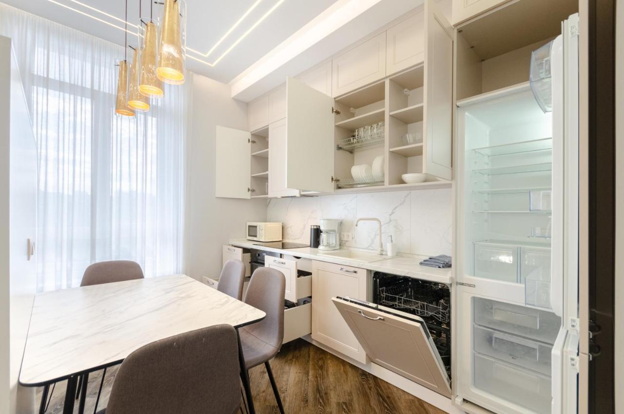 Petrovdom Ж38 In Luxury Apartments At 68 Zhylyanska Street,38 Perlyna キエフ エクステリア 写真